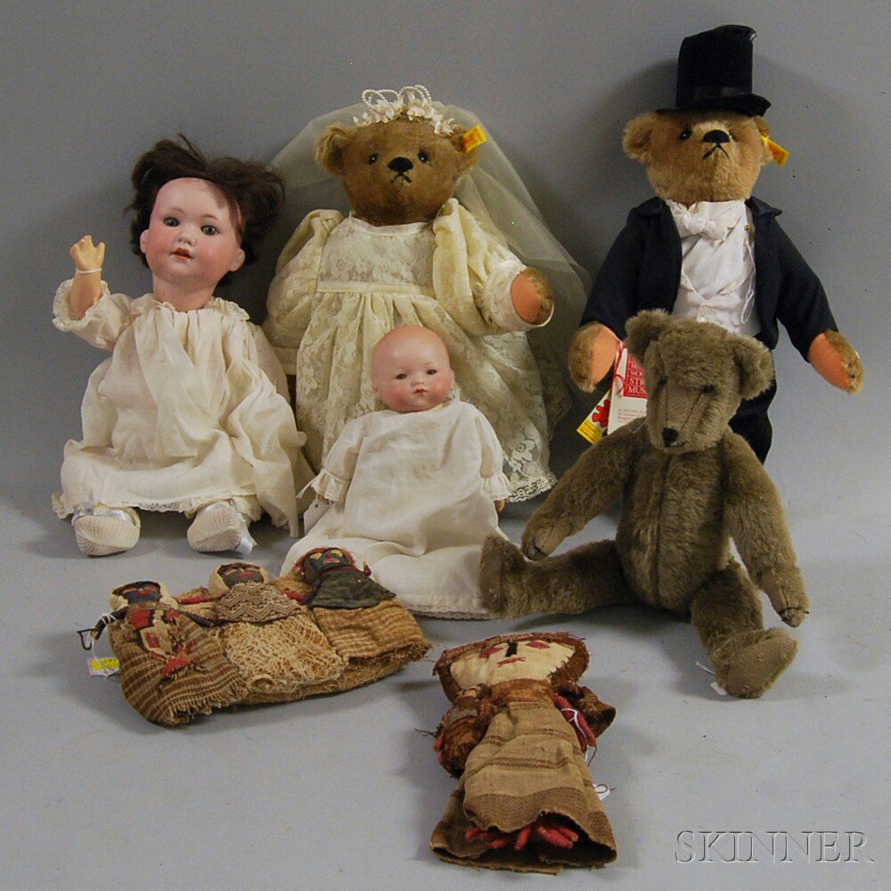 Appraisal: Seven Assorted Dolls and Teddy Bears a pair of Steiff