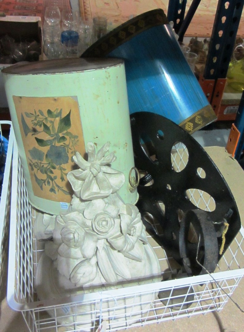 Appraisal: A quantity of collectables including a pair of wall brackets