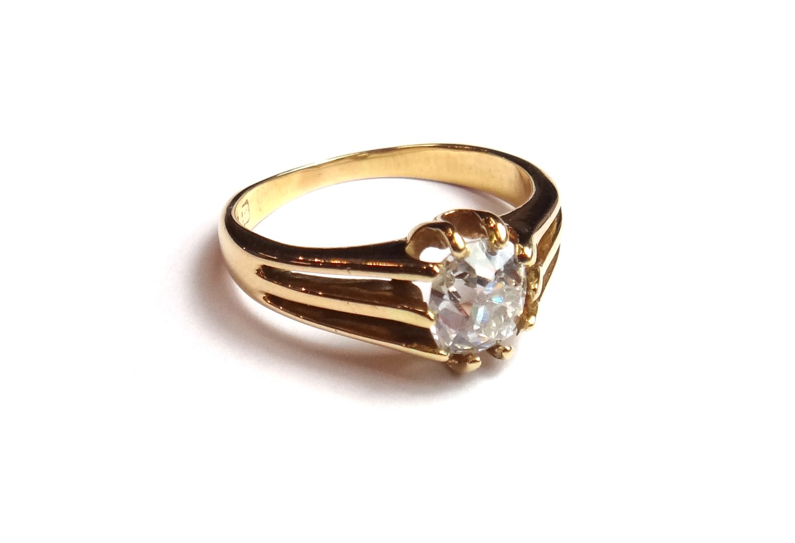 Appraisal: An ct gold and diamond set single stone ring claw