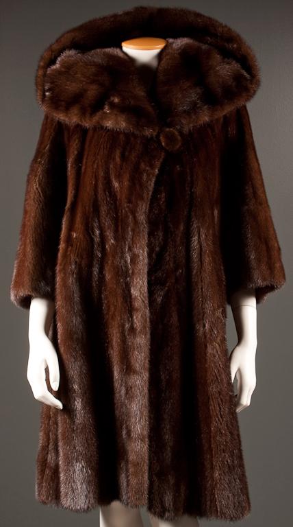 Appraisal: Lady's mink quarter-length sleeve knee-length coat retailed by Julius Garfinckel