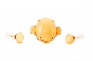 Appraisal: k Yellow Gold Opal Jewelry Set Ring Studs A k