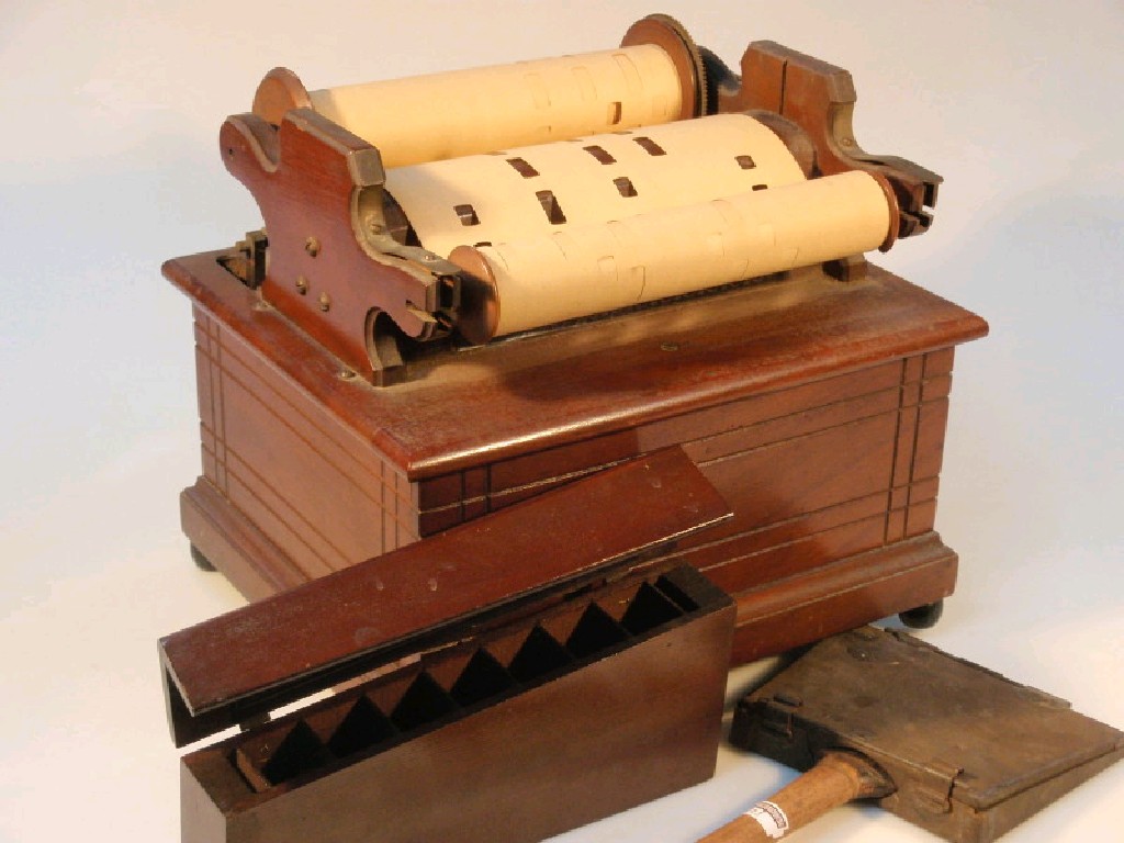 Appraisal: A walnut cased patent Clariona table organ