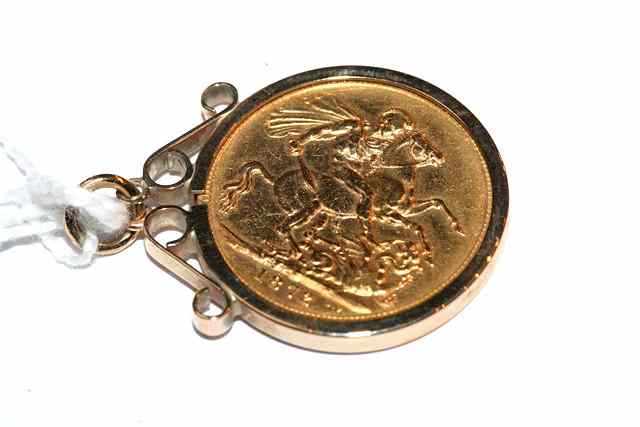 Appraisal: A GOLD MOUNTED SOVEREIGN young head St George