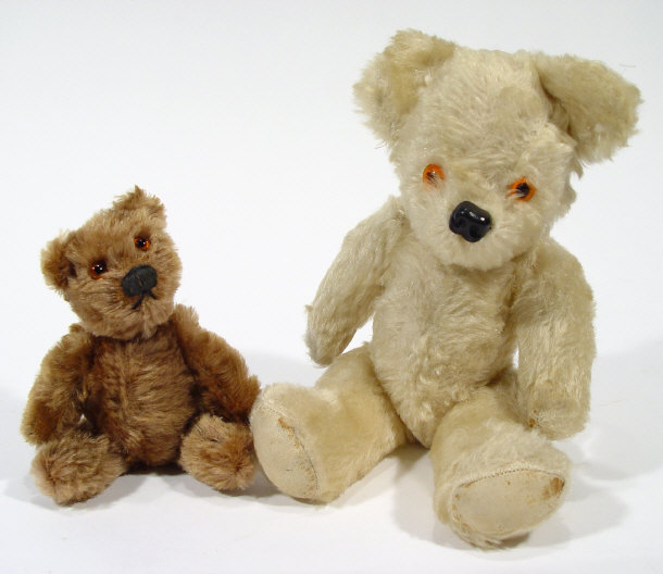 Appraisal: Two s jointed teddy bears - One white and one