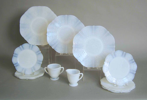 Appraisal: Thirteen pieces Monet American Sweetheart to include plates and cups