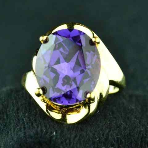 Appraisal: LADY'S PURPLE STONE RINGConsisting of purple synthetic spinel in yellow