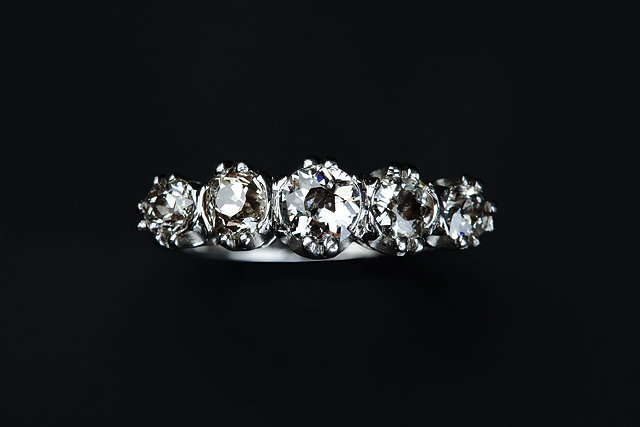 Appraisal: A DIAMOND FIVE STONE RING the graduated old brilliant-cut diamonds