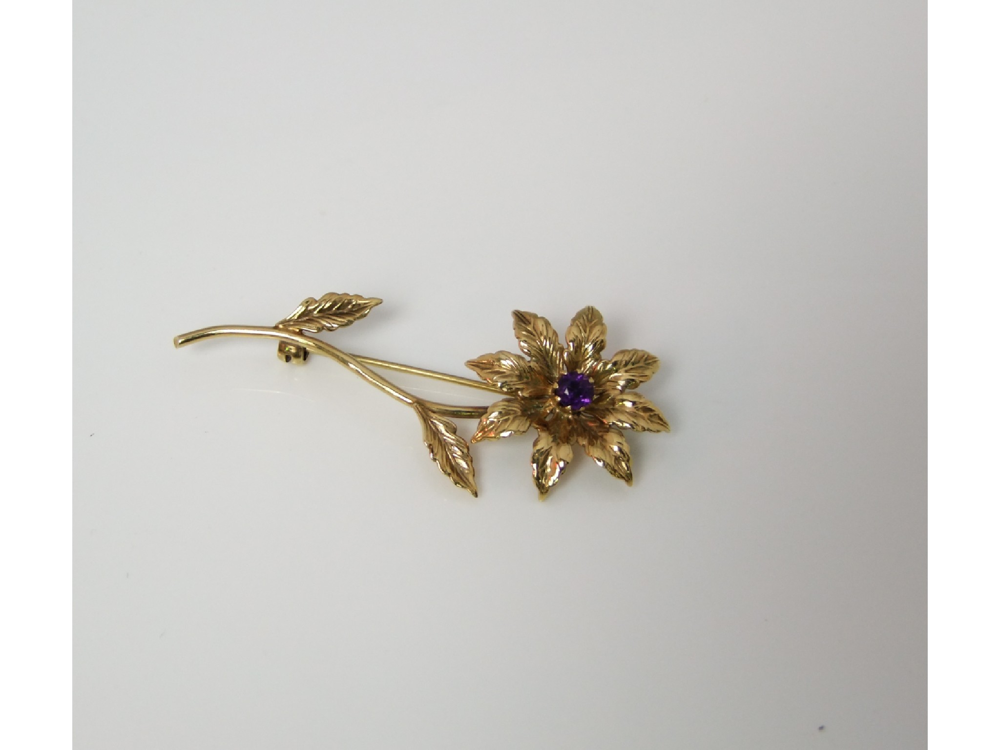 Appraisal: A ct gold brooch in the form of a flower