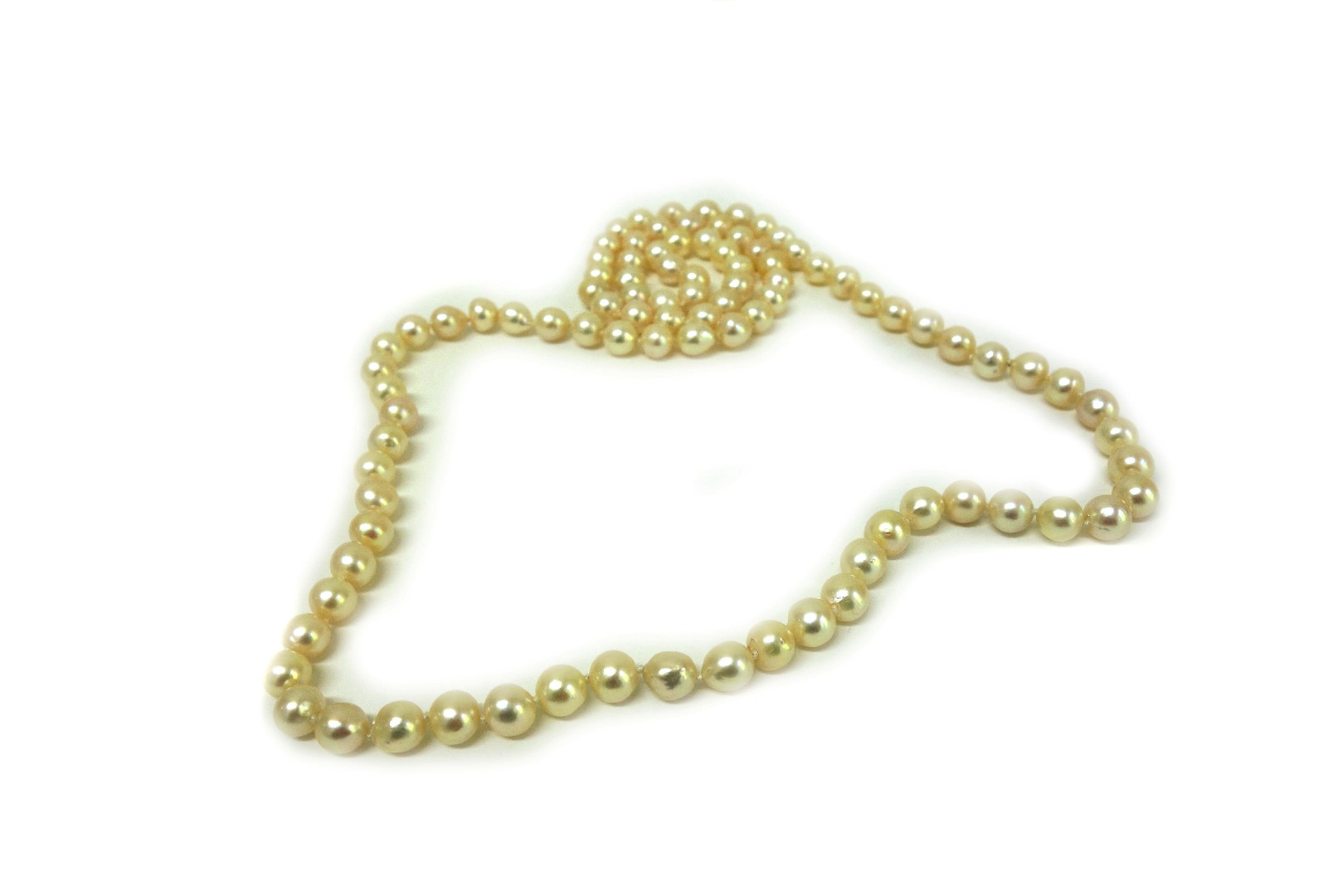 Appraisal: A cultured pearl necklace ninety-four beads approximately to mm diameter