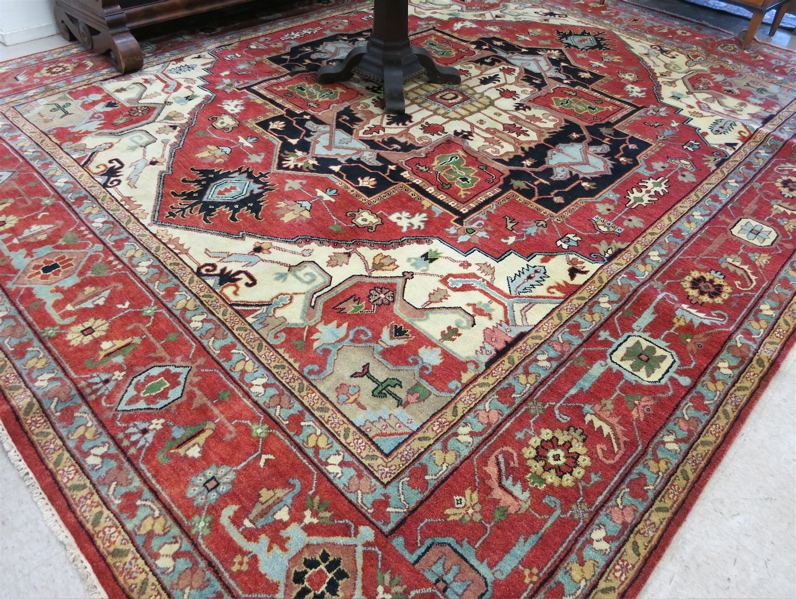 Appraisal: A LARGE HAND KNOTTED ORIENTAL CARPET Persian Serapi Heriz design