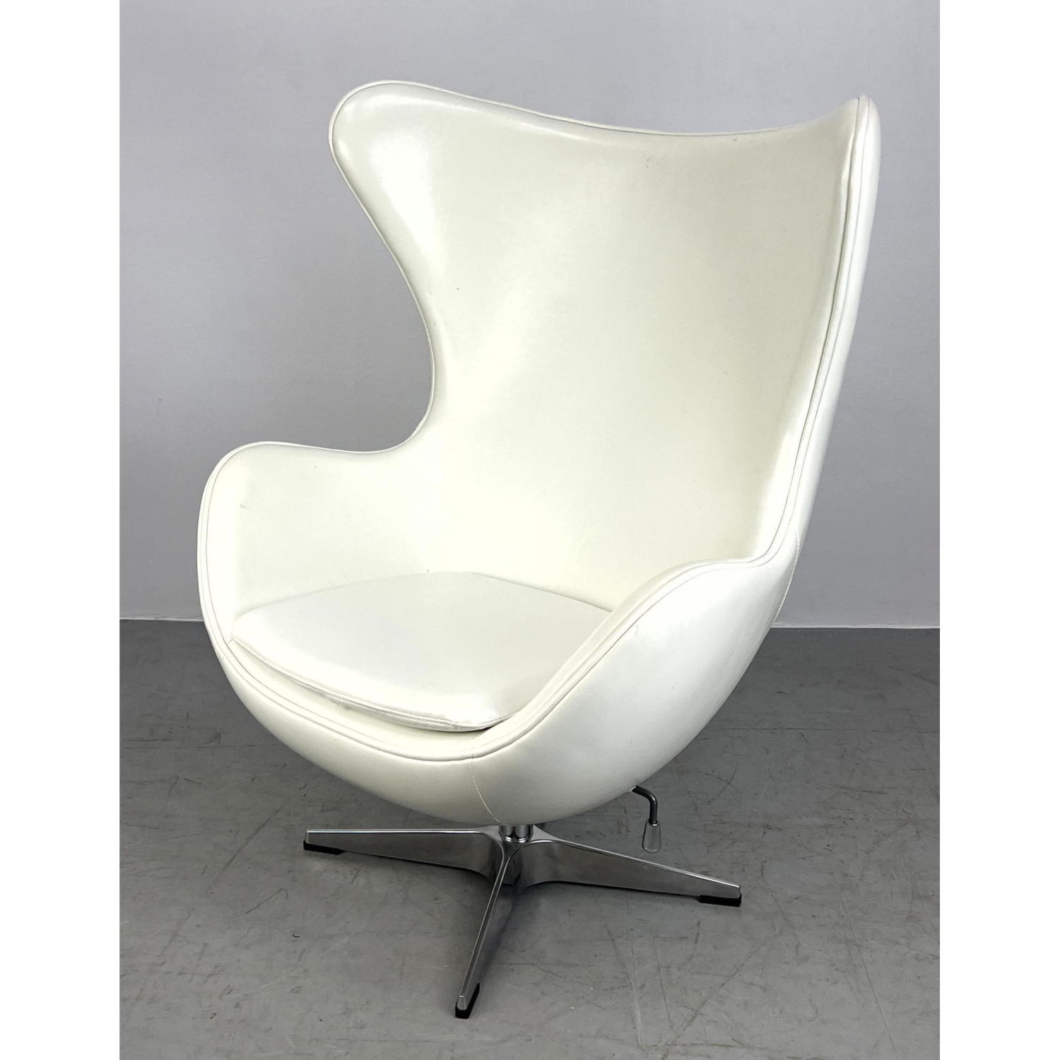 Appraisal: Arne Jacobsen Style White Vinyl Egg Chair adjustable handle Dimensions