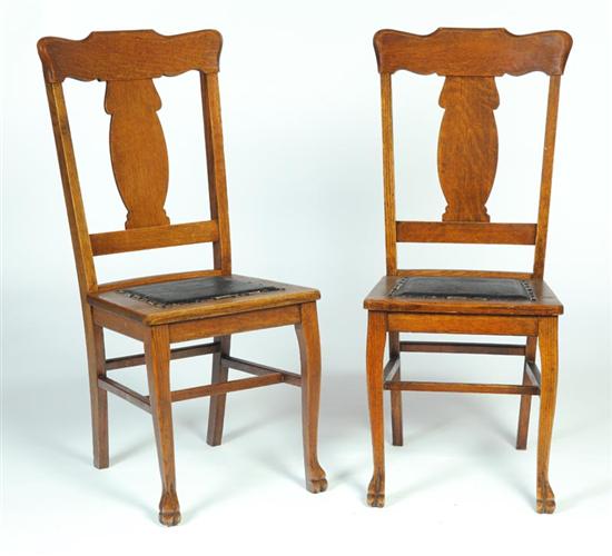 Appraisal: PAIR OF GOLDEN OAK ERA SIDE CHAIRS American early th