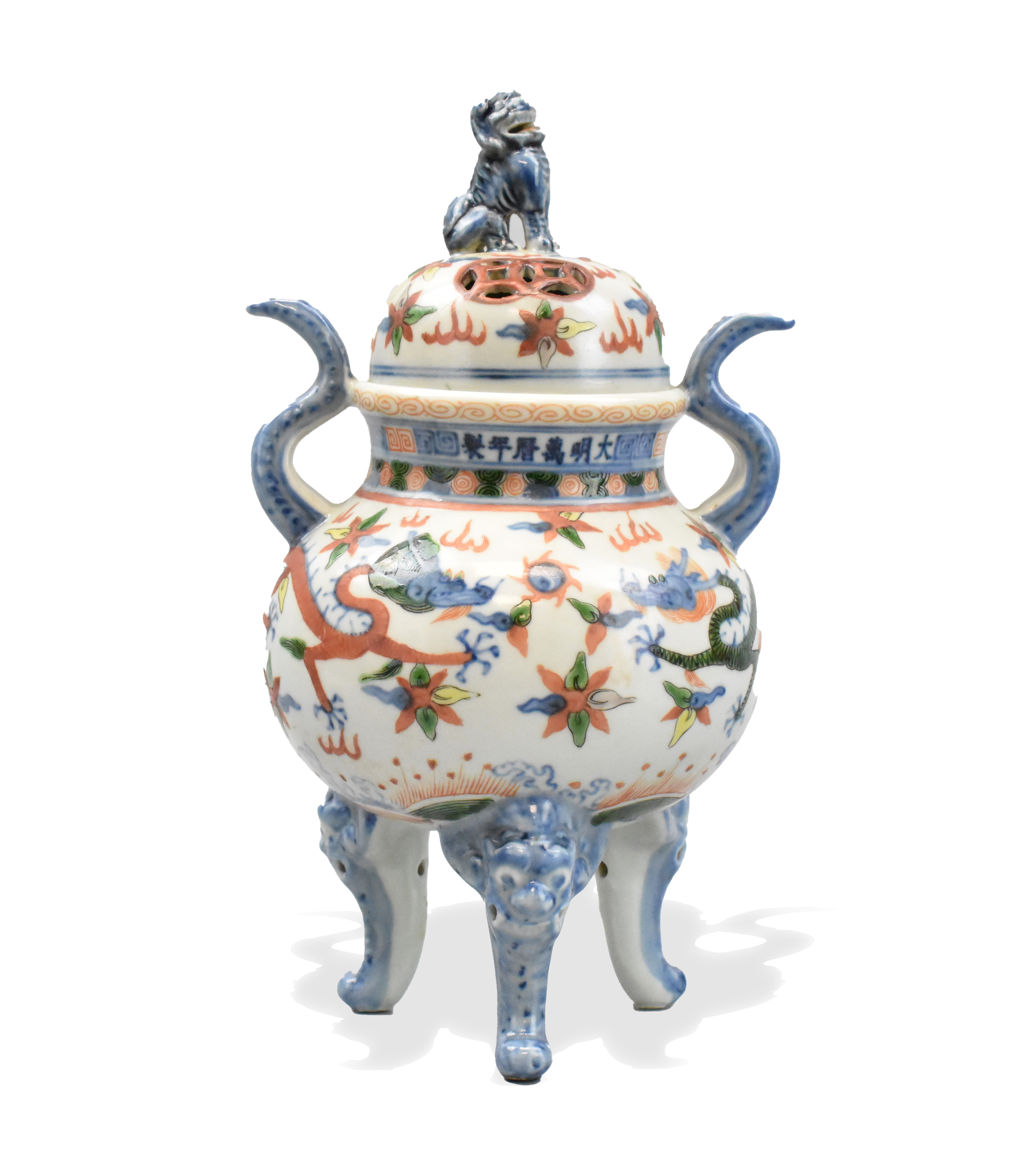 Appraisal: A Chinese wucai glazed censer with cover The censer sits