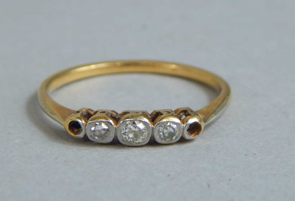 Appraisal: A five stone diamond ring with five illusion set tiny