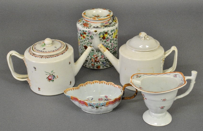 Appraisal: - Five pieces of th c Chinese porcelain to incl