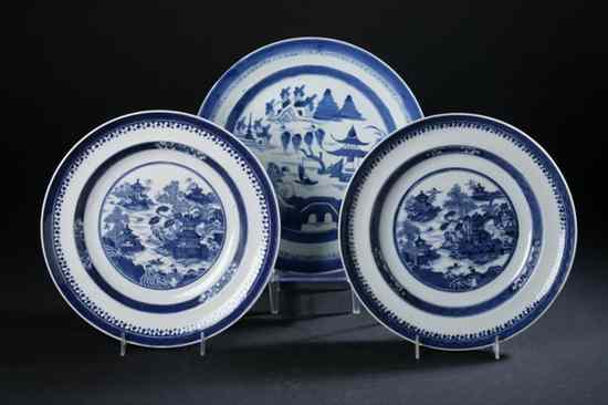 Appraisal: FIVE CHINESE NANKING BLUE AND WHITE PORCELAIN PLATES th century