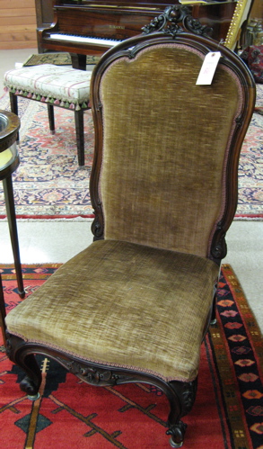 Appraisal: A VICTORIAN ROSEWOOD SIDE CHAIR Rococo Revival design American c