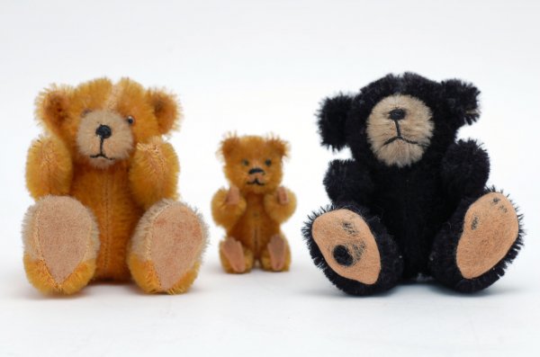 Appraisal: Three Stieff-style mohair bears Includes golden mohair bear with blonde