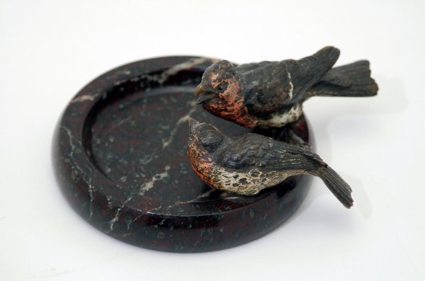 Appraisal: Early th century round marble ashtray with two bronze birds