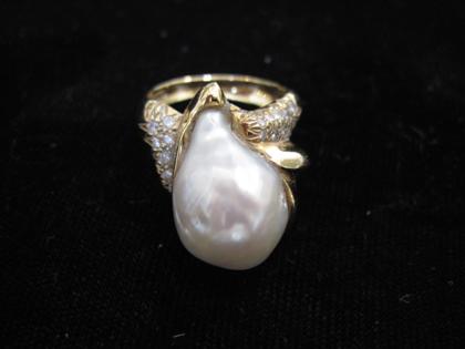 Appraisal: karat yellow gold and baroque pearl ringFree form ring with