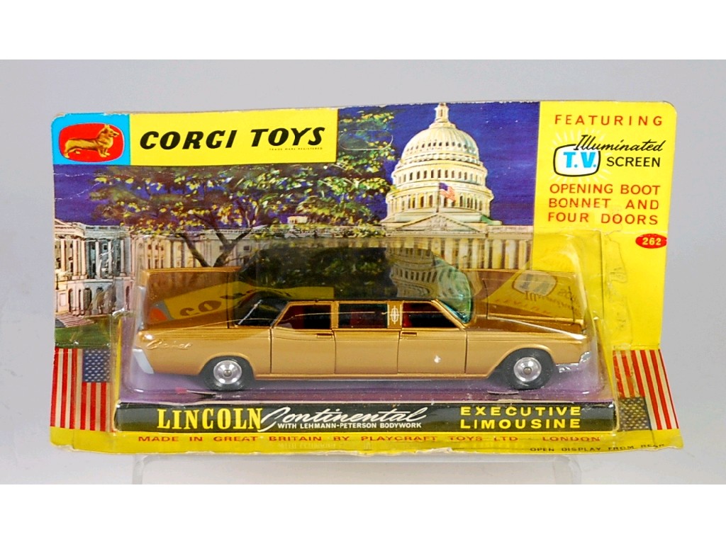 Appraisal: CORGI TOYS MINT AND BOXED 'LINCOLN CONTINENTAL EXECUTIVE LIMOUSINE' model