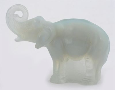 Appraisal: A Joblings Opalique glass elephant paperweight on rectangular base unsigned