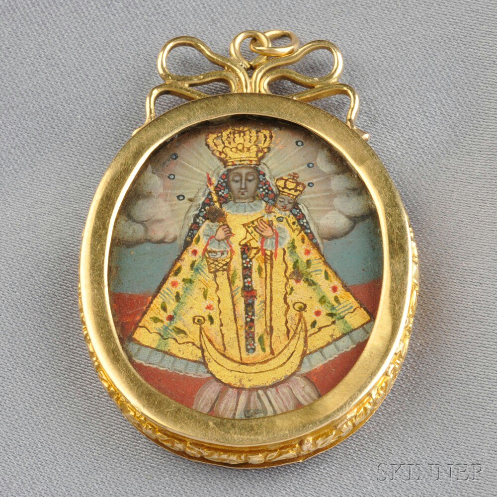 Appraisal: kt Gold Relicario each side depicting the Madonna and Child