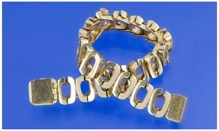 Appraisal: ct Gold Bracelet Formed As Oval Interlocking Links Fully Hallmarked