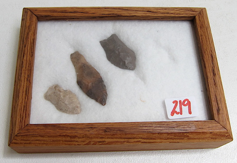 Appraisal: THREE NORTHWEST NATIVE AMERICAN POINTS DARTS Spedis lanceolate shaped from