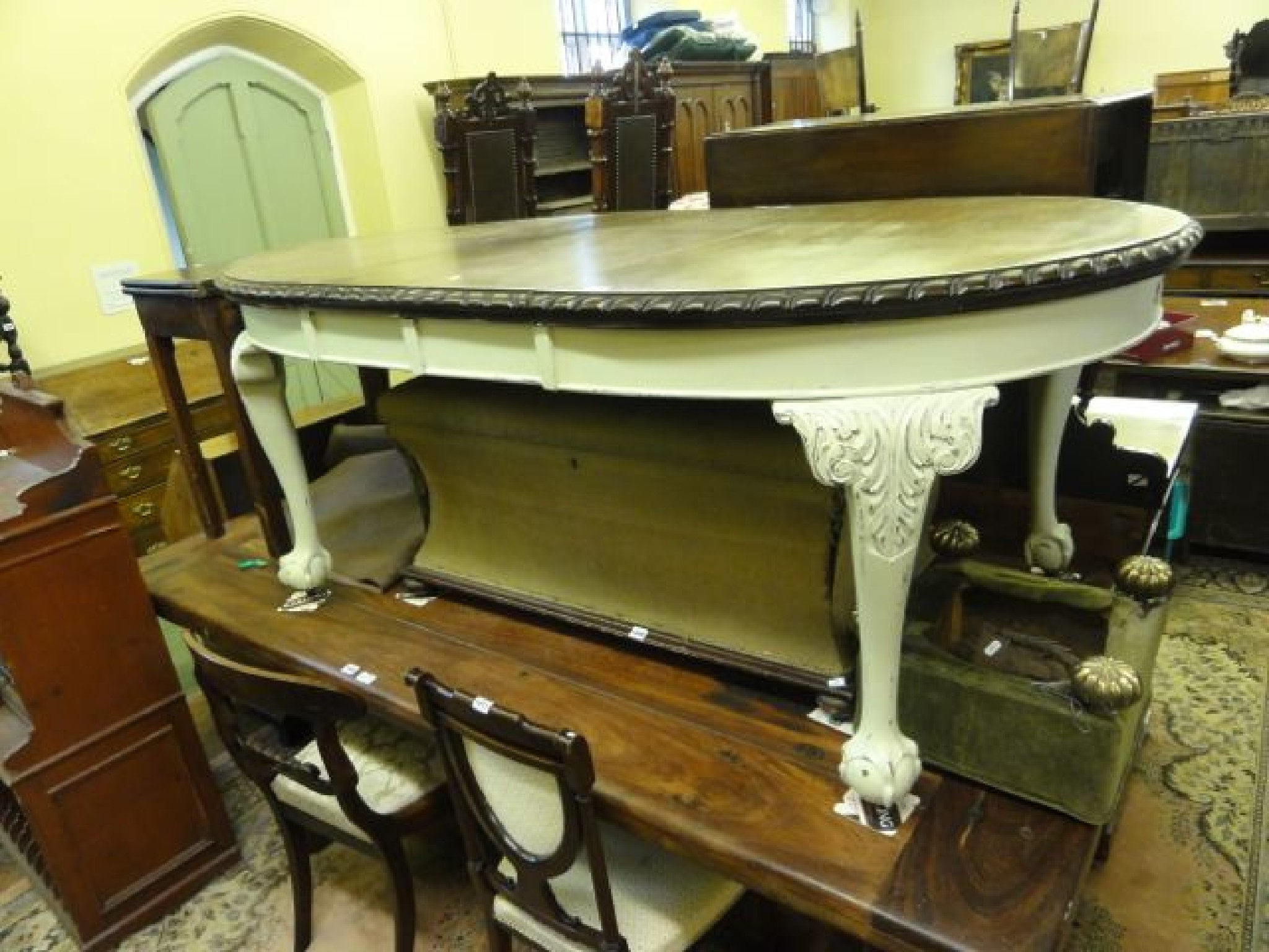 Appraisal: An Edwardian mahogany D-end wind out extending dining table with