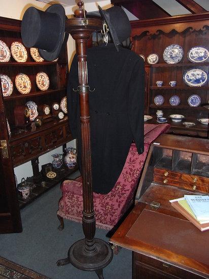 Appraisal: A TH CENTURY MAHOGANY COAT STAND with fluted column and