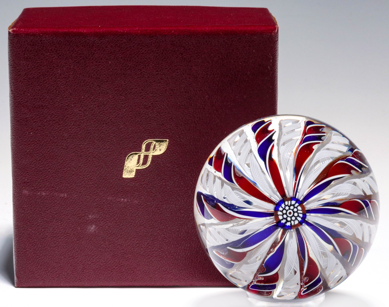 Appraisal: THE ST EDITION PERTHSHIRE CROWN BOXED PAPERWEIGHT A very patriotic