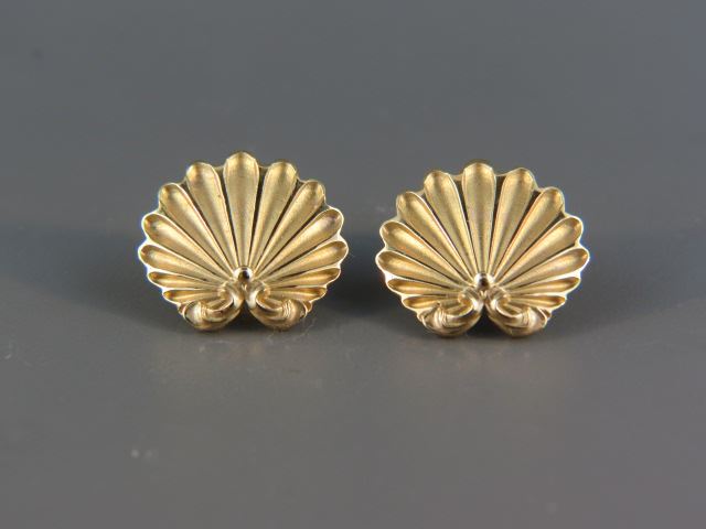 Appraisal: k Figural Scallop Shell Earrings yellow gold grams