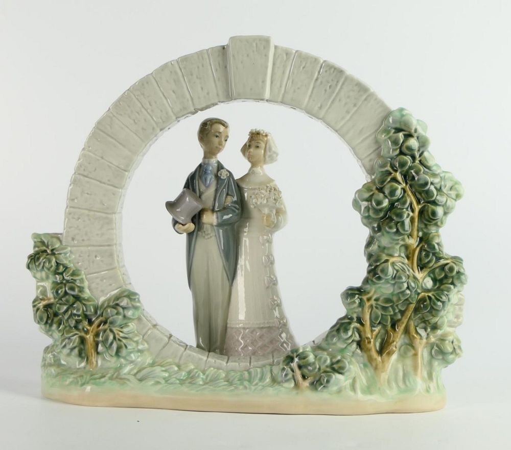 Appraisal: RARE LLADRO LOVE ARCH WEDDING CAKE TOPPER Tall very hard