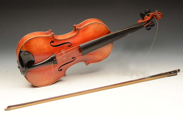 Appraisal: A TH CENTURY VIOLIN labelled Normann Duke label together with