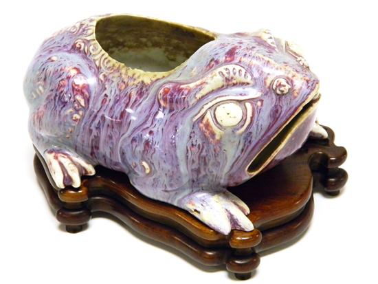 Appraisal: th C Chinese waterpot of Chan-Chu frog covered in thick