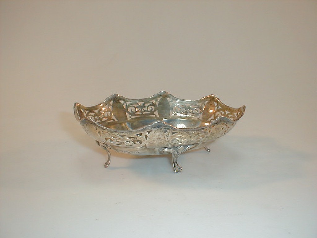 Appraisal: A George V silver bon-bon dish of lobed oval form