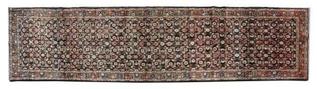 Appraisal: Hand-tied Persian Saruq rug approx ' l ' w