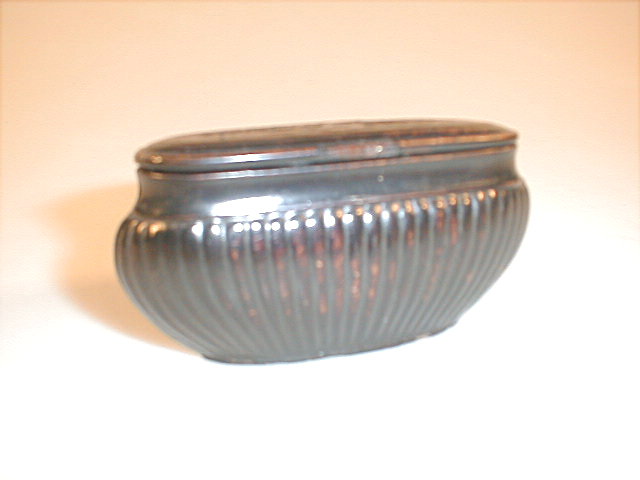 Appraisal: A Georgian papier mache oval reeded table snuff box