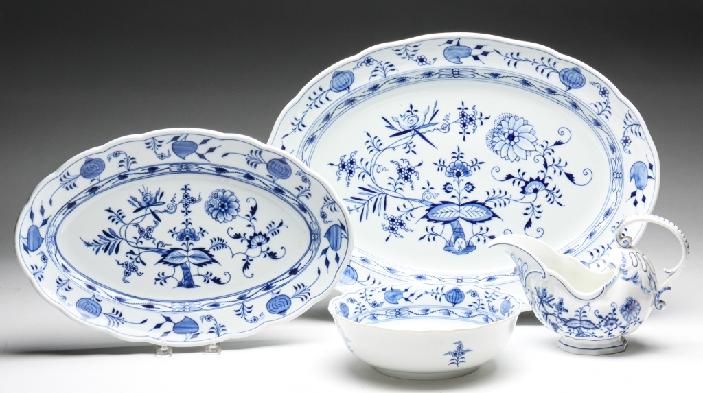 Appraisal: FOUR GERMAN MEISSEN PIECES Twentieth century Blue Onion pattern Three