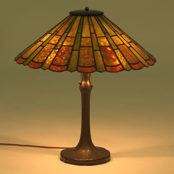 Appraisal: HANDEL LEADED GLASS LAMP x Nicely shaped bronze base featuring