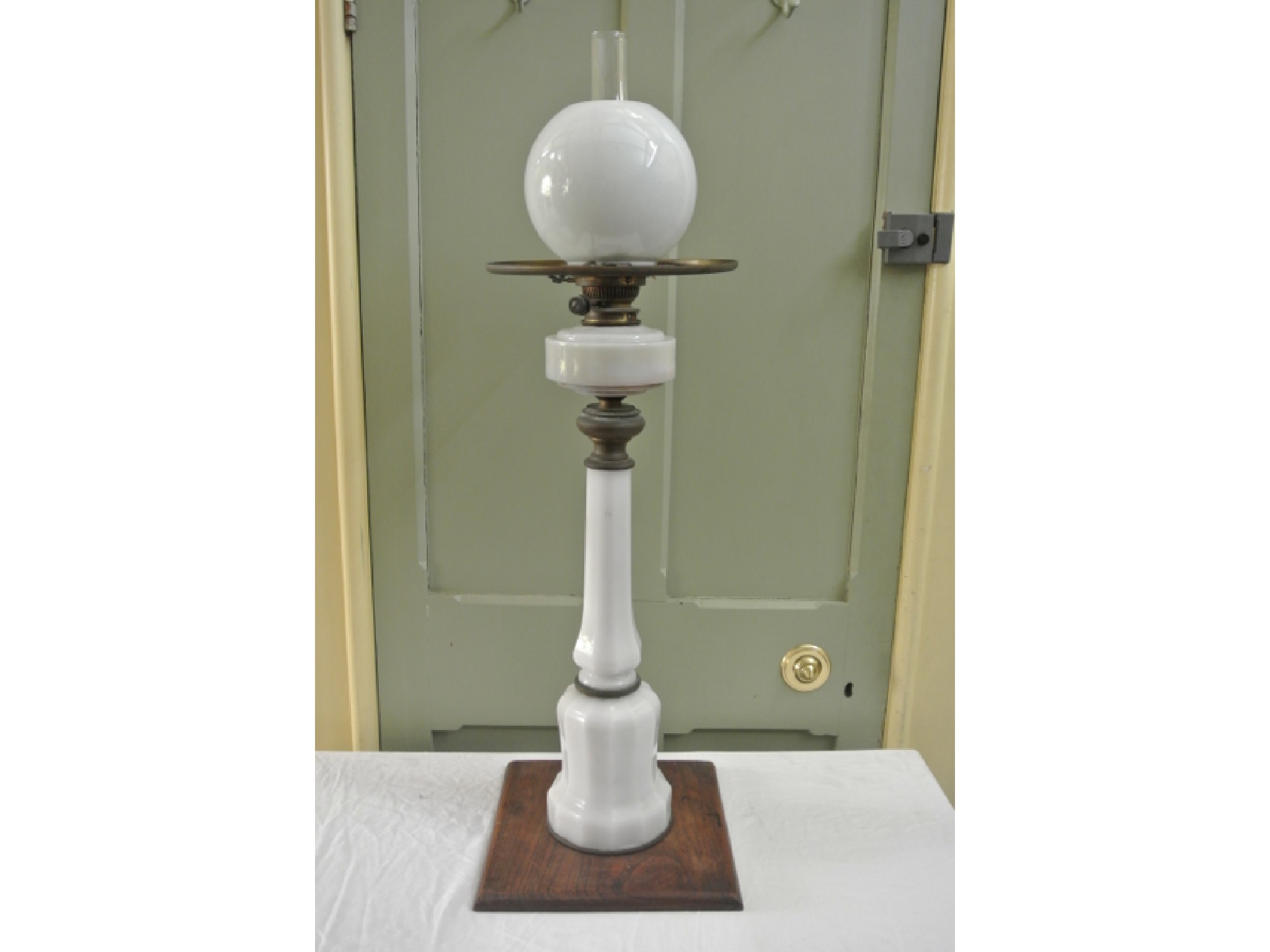 Appraisal: A large tall Victorian oil lamp with milk glass faceted