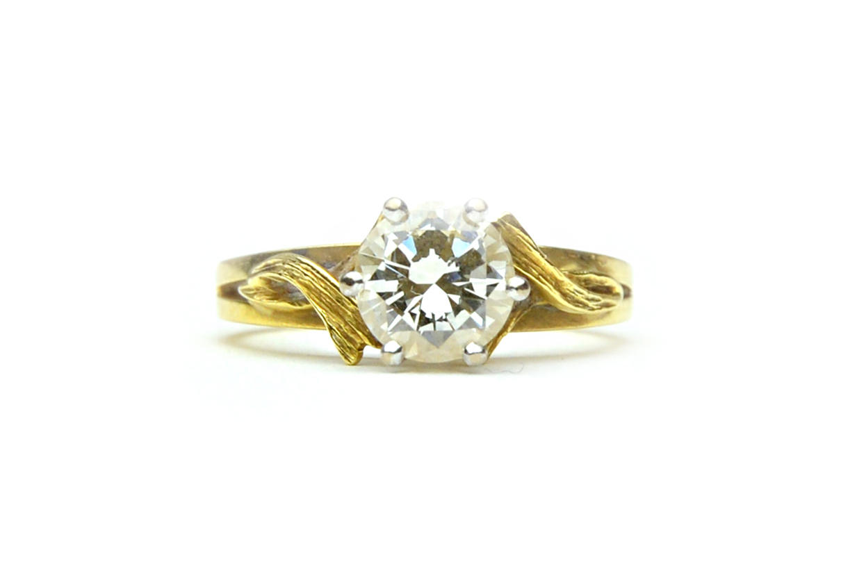 Appraisal: A gold and diamond set single stone ring claw set