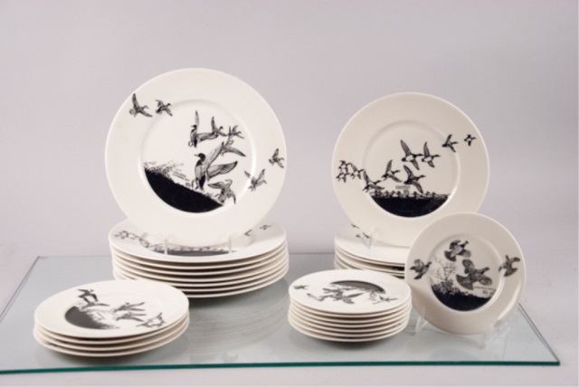 Appraisal: Lynn Bogue Porcelain Hunt Plates Artist Lynn Bogue Hunt Dinner