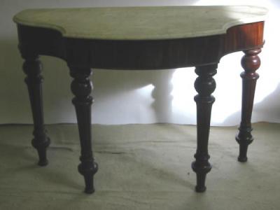 Appraisal: A VICTORIAN MAHOGANY SIDE TABLE of serpentine D form with