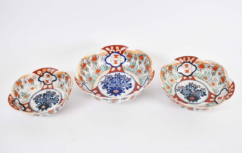 Appraisal: THREE JAPANESE IMARI PORCELAIN BOWLSGraduated in size with a scalloped