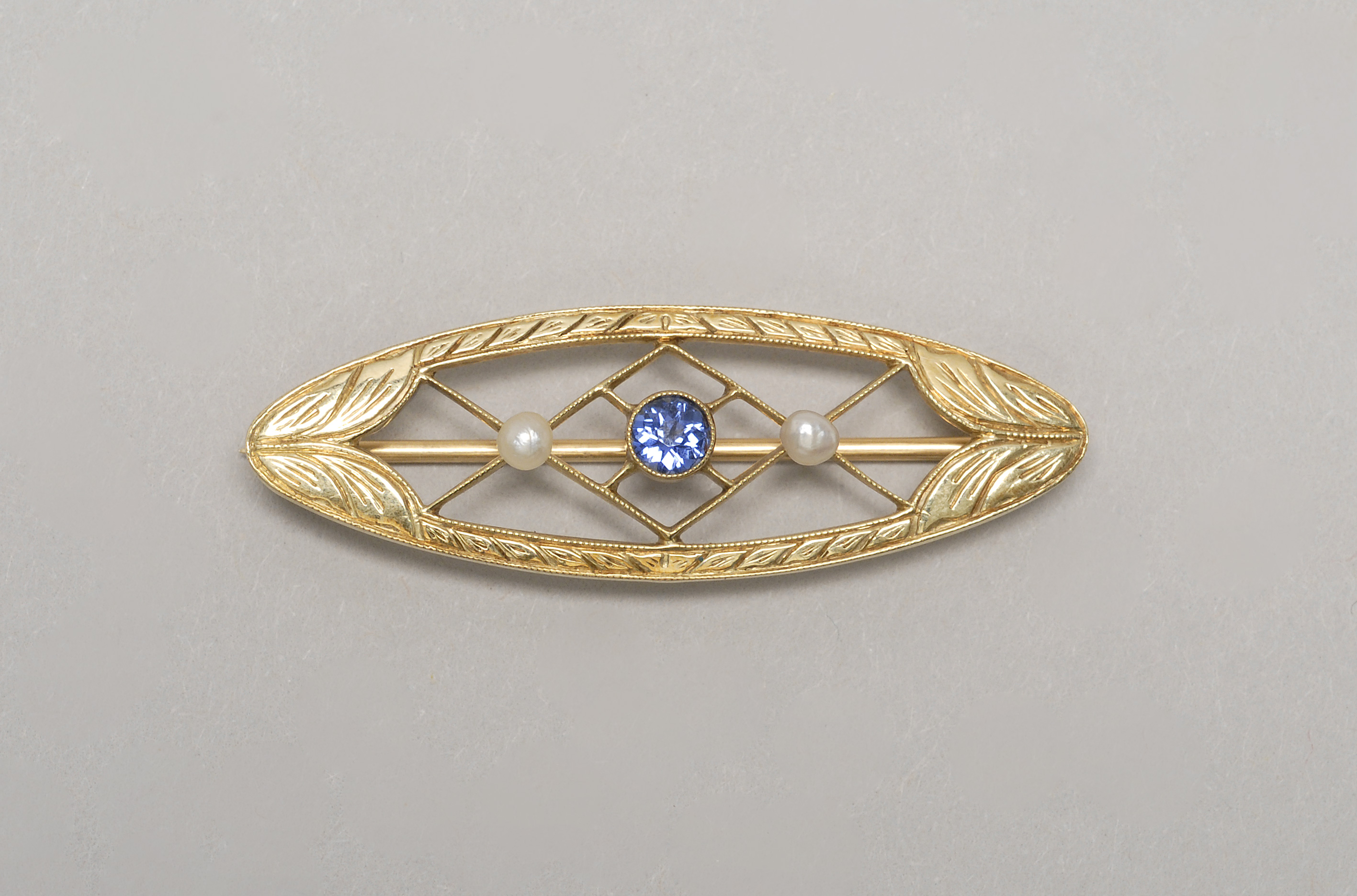 Appraisal: KT YELLOW GOLD SAPPHIRE AND SEED PEARL BROOCH In openwork