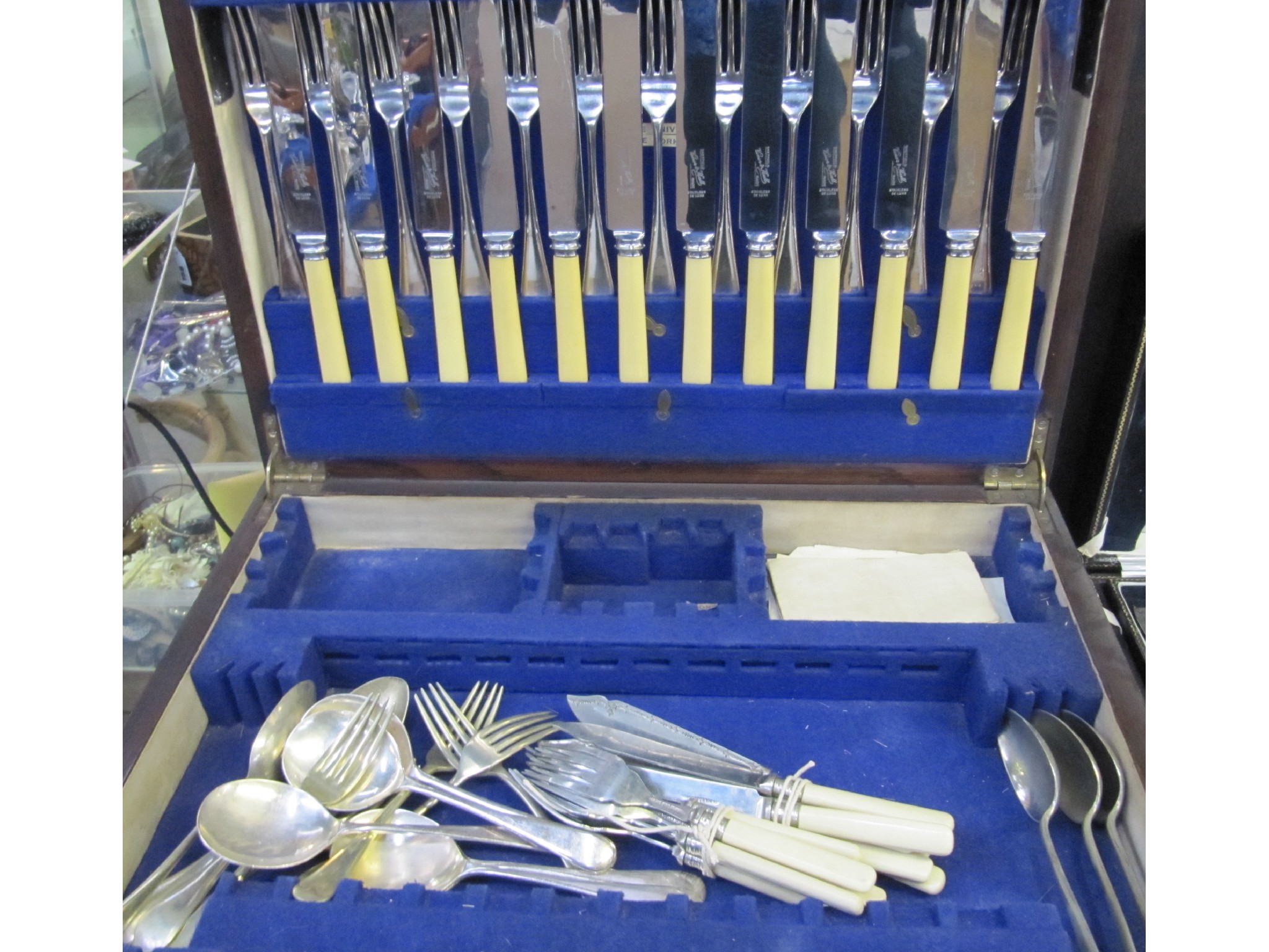 Appraisal: An oak cutlery canteen with a quantity of cutlery