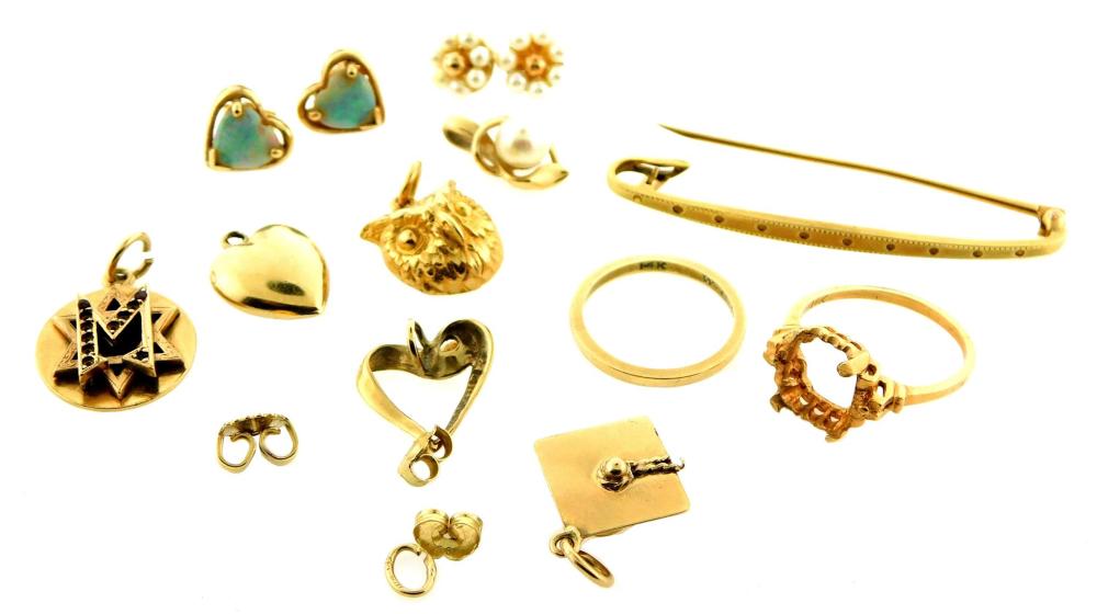 Appraisal: JEWELRY Thirteen pieces of stamped K yellow gold including two