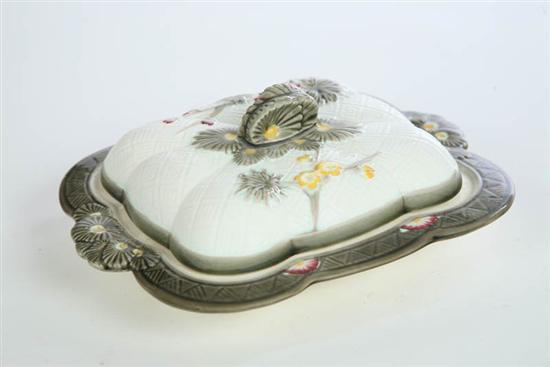 Appraisal: WEDGWOOD MAJOLICA SARDINE DISH Floral and scalloped lid with alternating